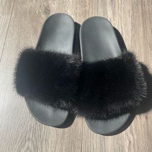 COPY - Fur flip flops